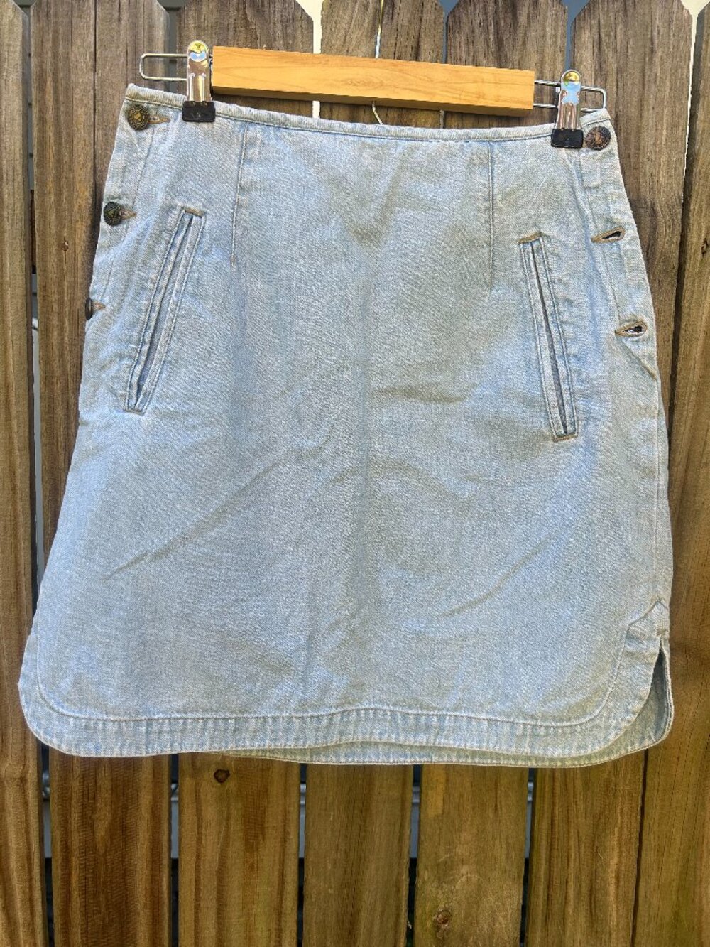 Liz Claiborne Skirt Women’s Size 4 EUC Curved Hem Denim Blue Light Wash Mini